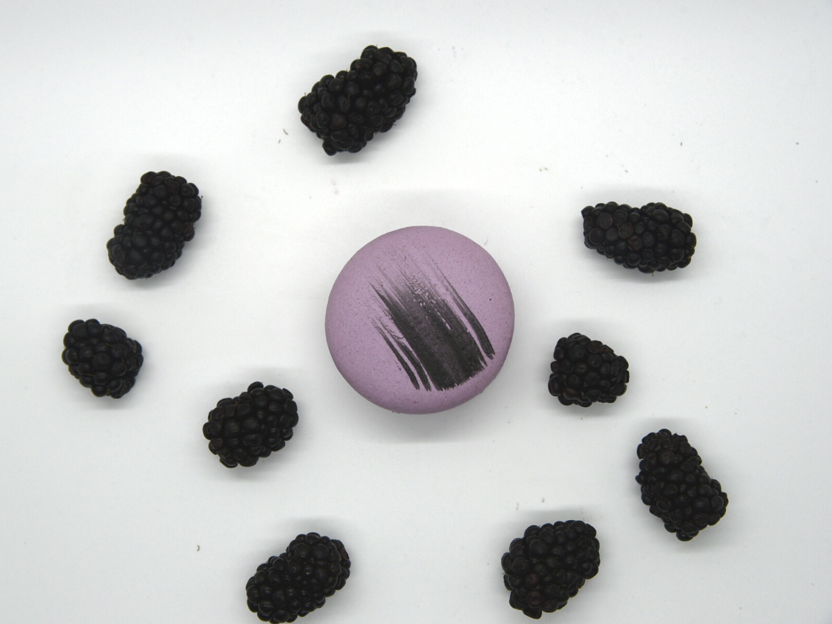 Blackberry_macaron