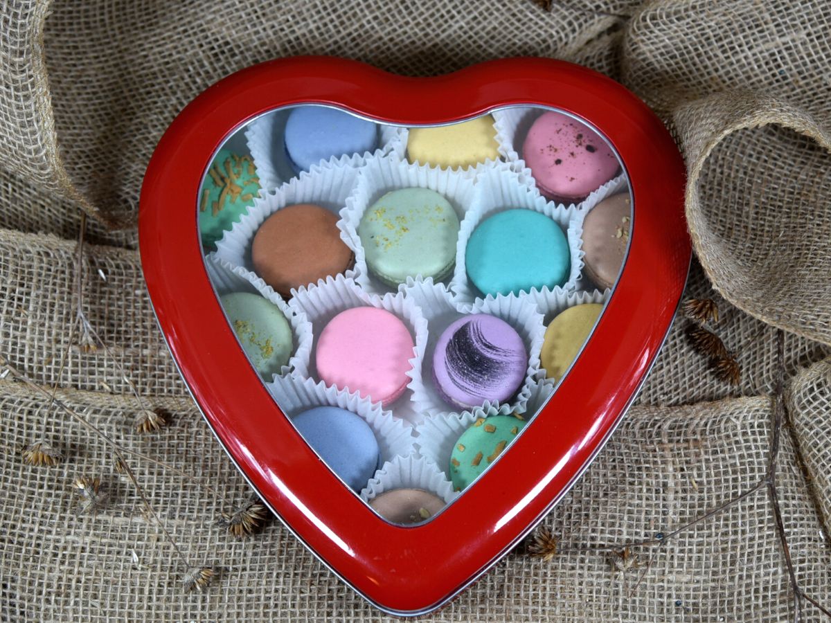 Heart DeLuxe BOX of 15 pcs macarons