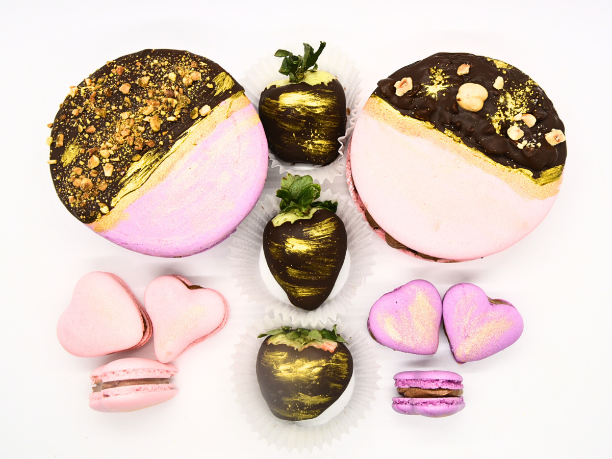 #5 Valentine's Day  -  Two Macaron Cakes