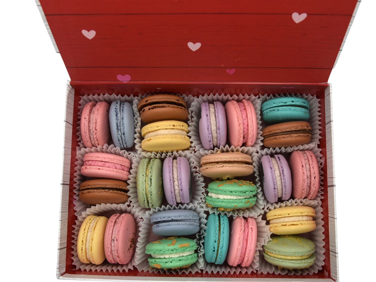 #8 Valentine's Day Macarons - DeLuxe BOX of 24 pcs