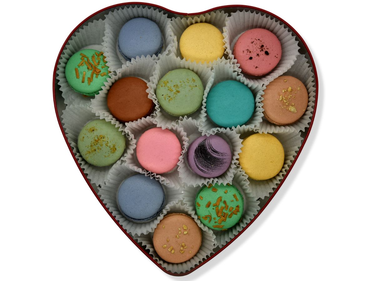 Valentine's Day Macarons BOX , Heart DeLuxe BOX of 15 pcs