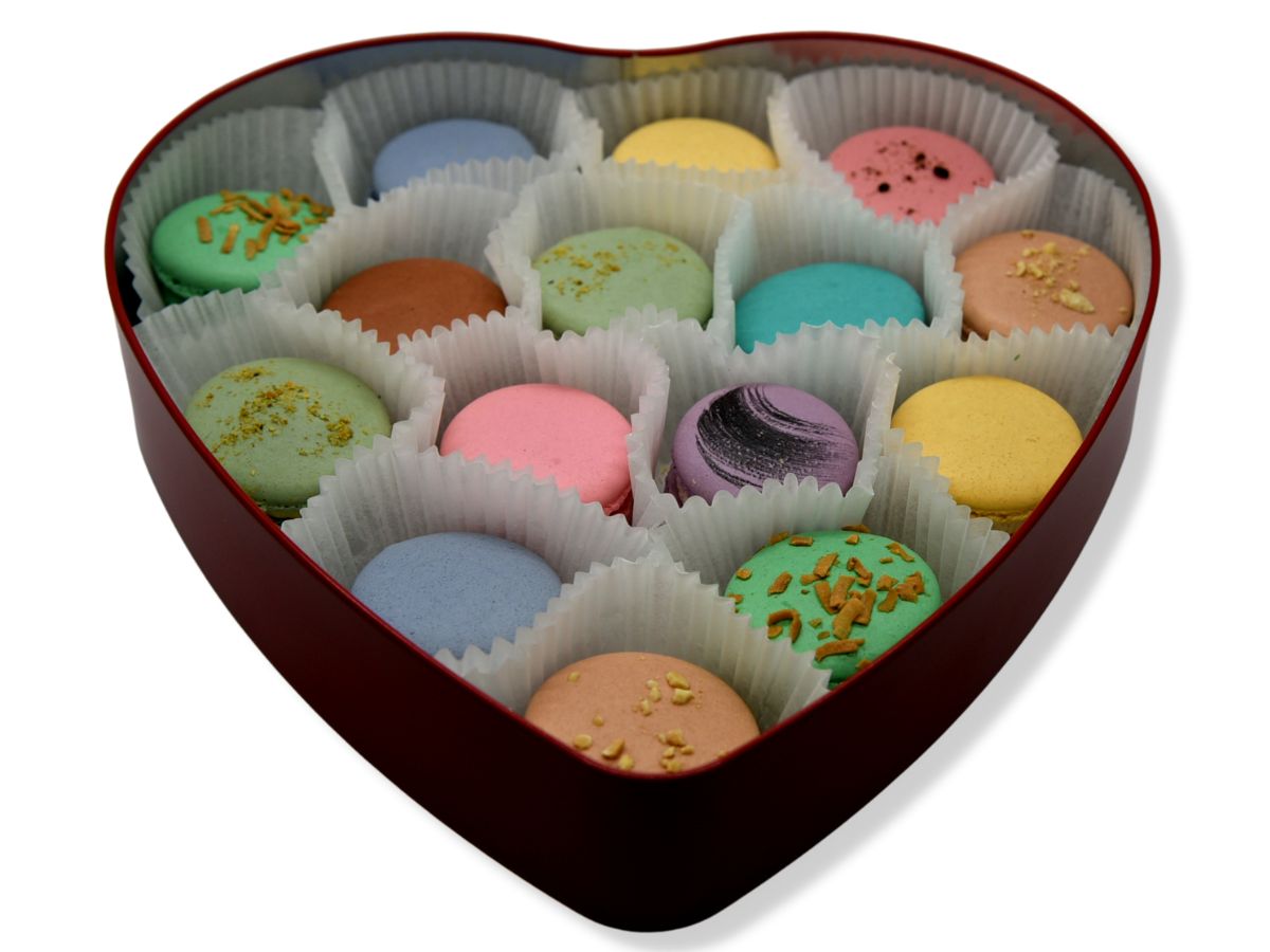 Valentine's Day Macarons BOX , Heart DeLuxe BOX of 15 pcs