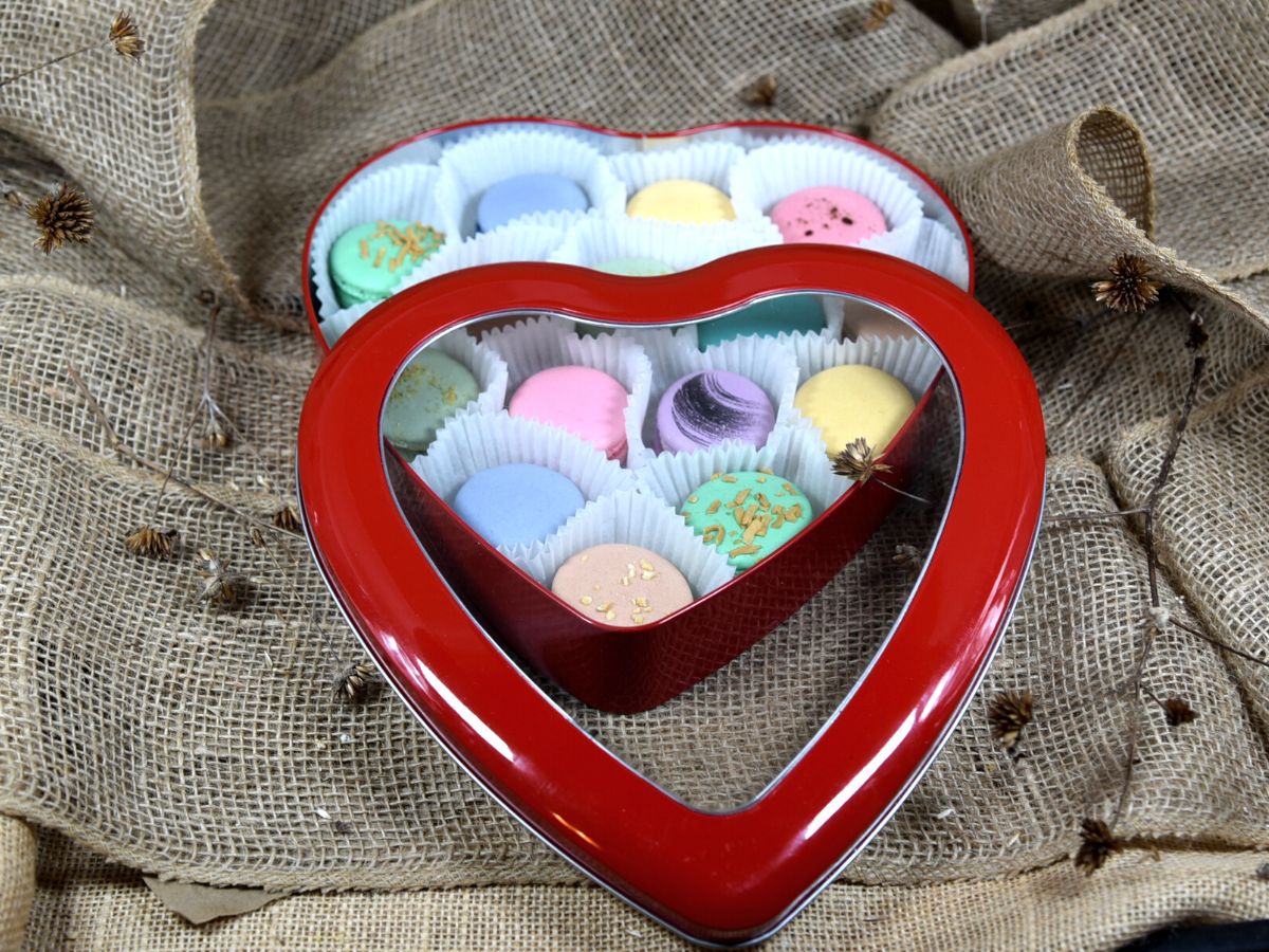 Valentine's Day Macarons BOX , Heart DeLuxe BOX of 15 pcs