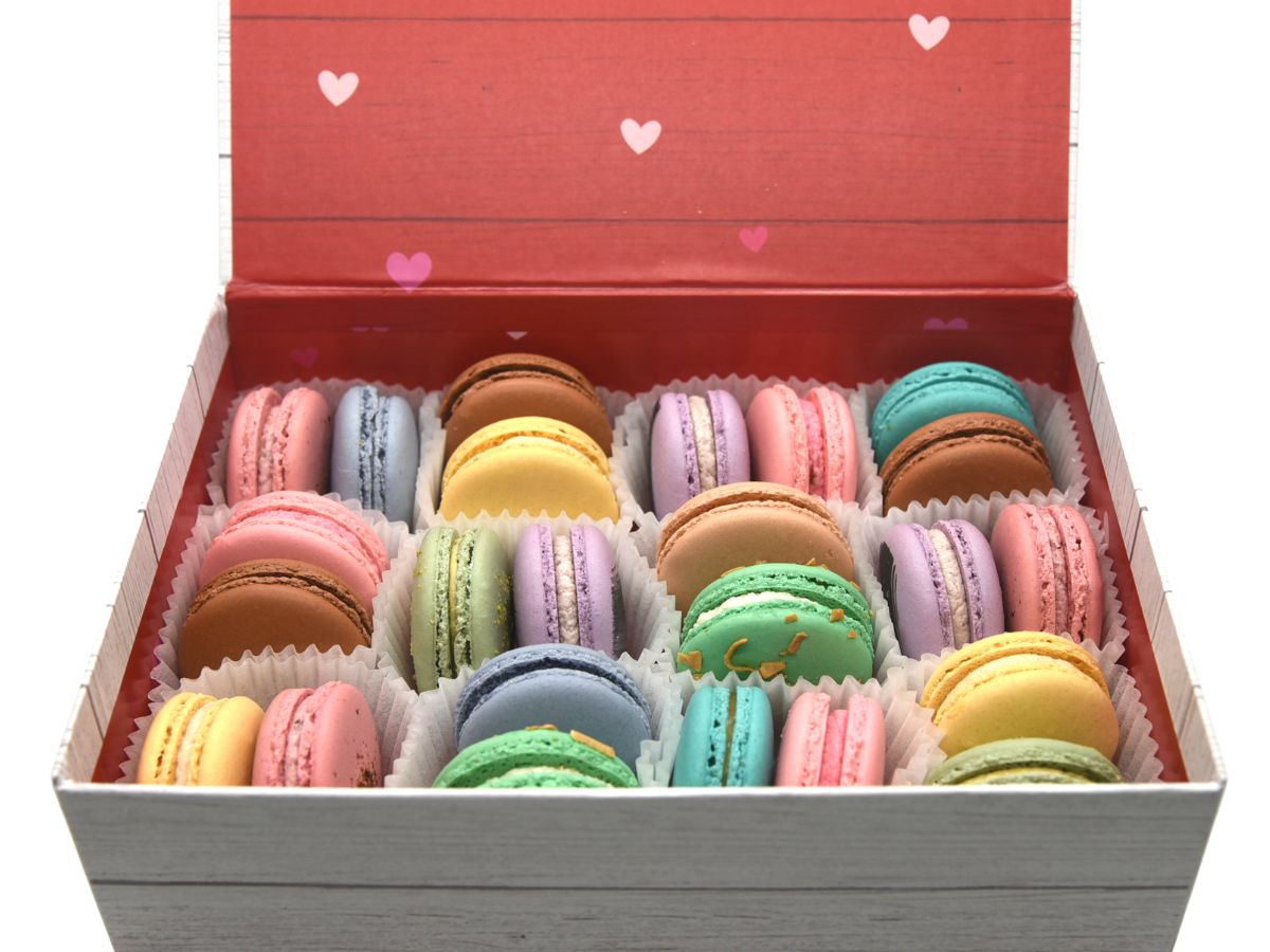 Valentine's_Day_Macarons_BOX