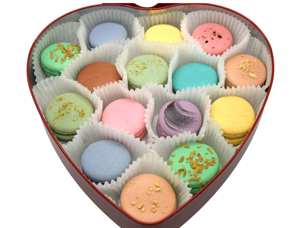 Valentine's_Day_Macarons_BOX