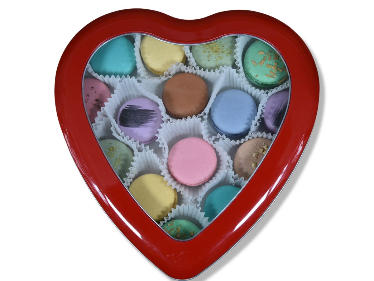 Valentine's_Day_Macarons_BOX