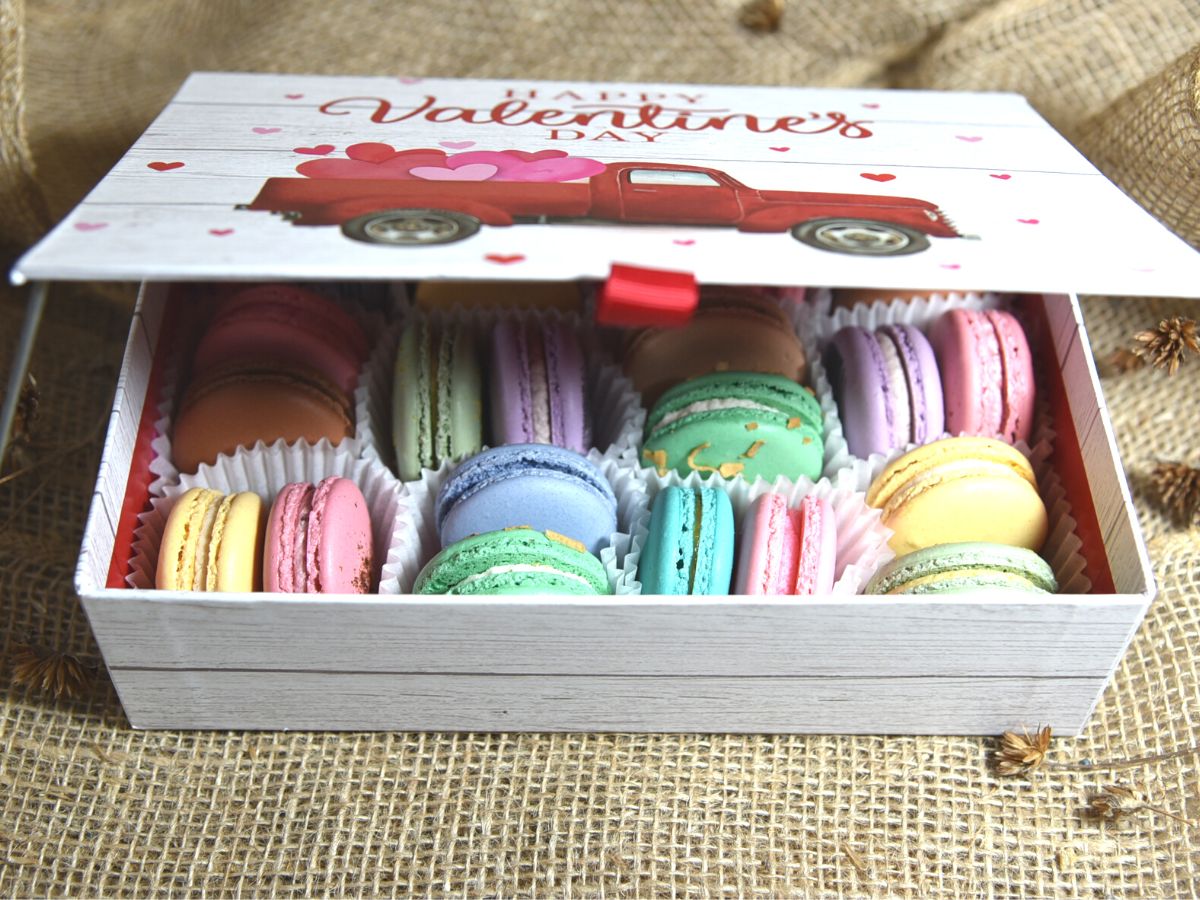 #8 Valentine's Day Macarons - DeLuxe BOX of 24 pcs