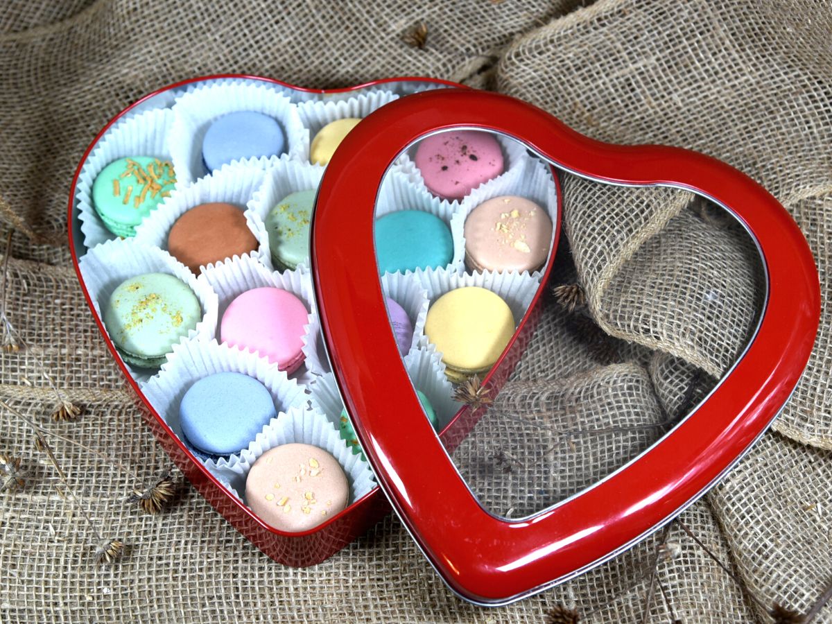 Valentine's_Day_Macarons_BOX