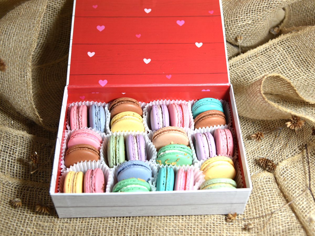 #8 Valentine's Day Macarons - DeLuxe BOX of 24 pcs