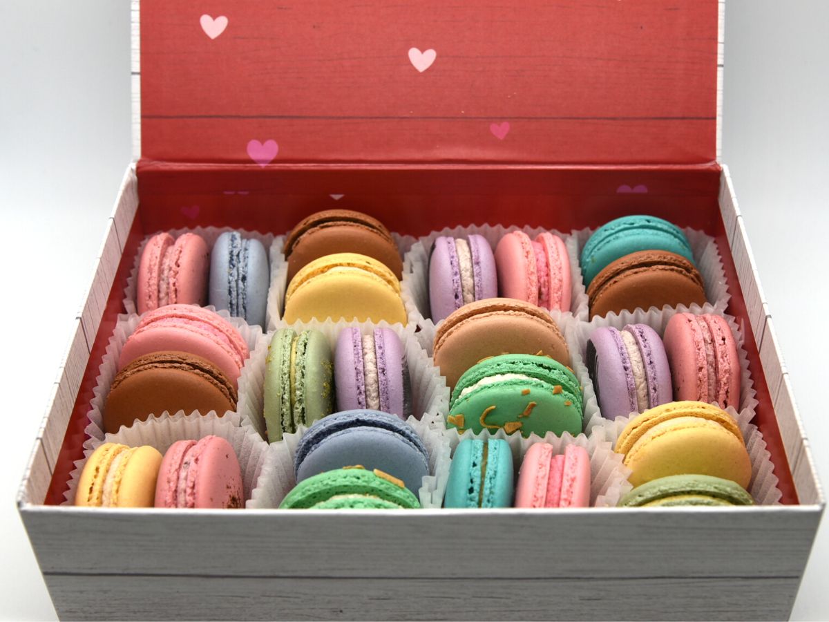 #8 Valentine's Day Macarons - DeLuxe BOX of 24 pcs