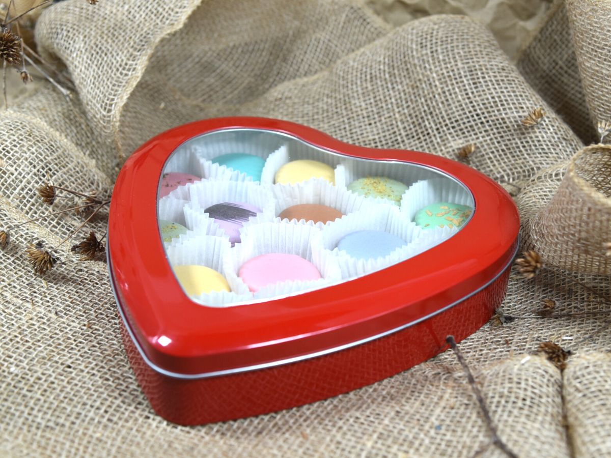 Valentine's Day Macarons BOX , Heart DeLuxe BOX of 15 pcs