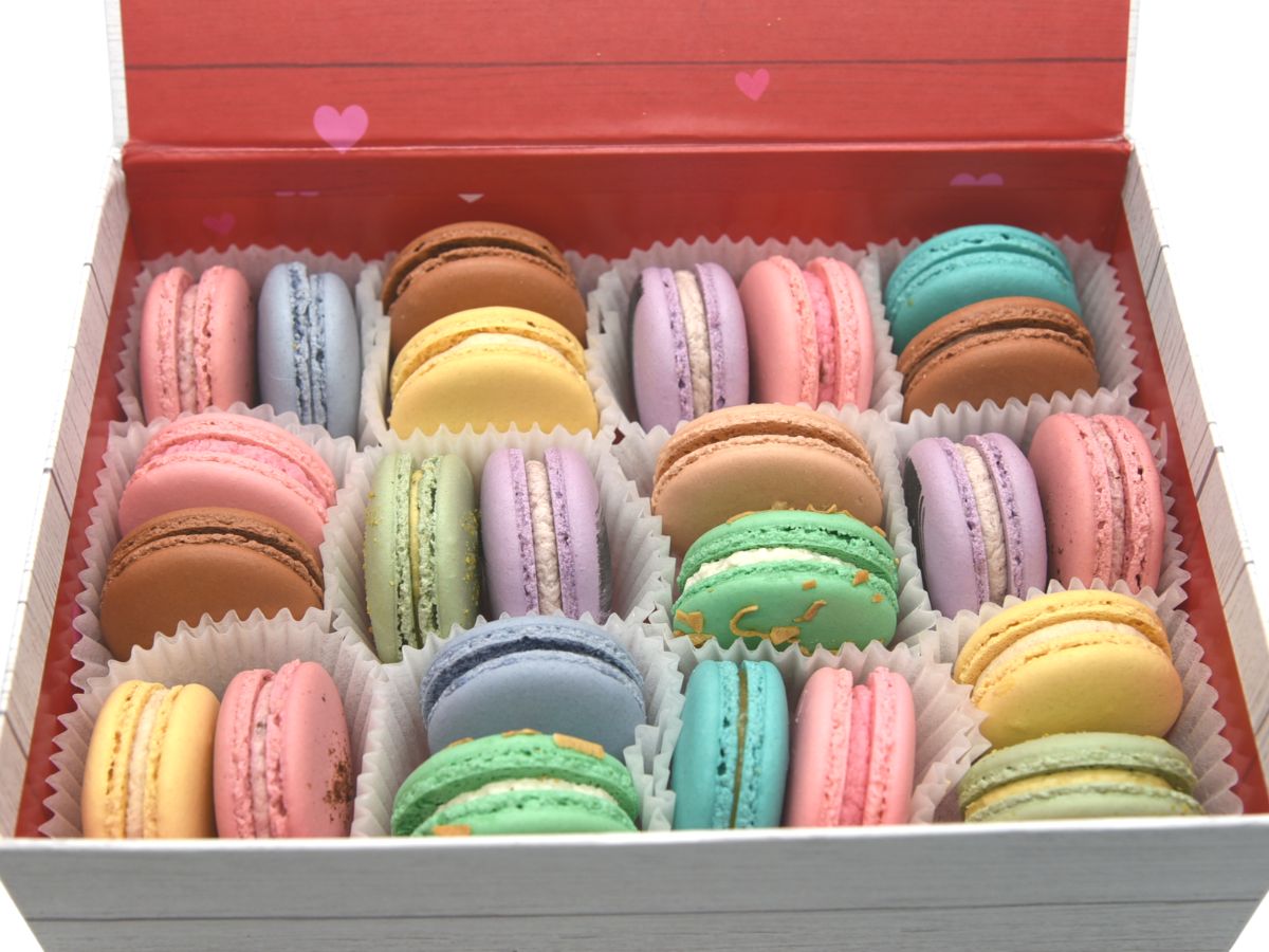 #8 Valentine's Day Macarons - DeLuxe BOX of 24 pcs