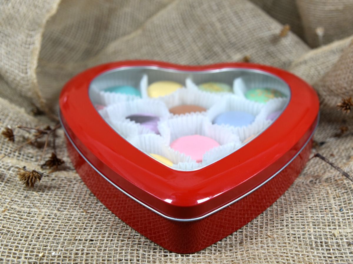 Valentine's Day Macarons BOX , Heart DeLuxe BOX of 15 pcs