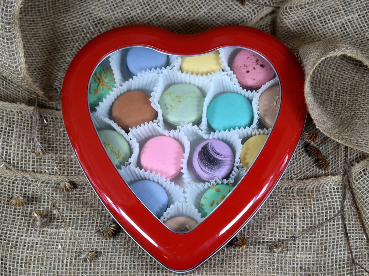 Valentine's Day Macarons BOX , Heart DeLuxe BOX of 15 pcs