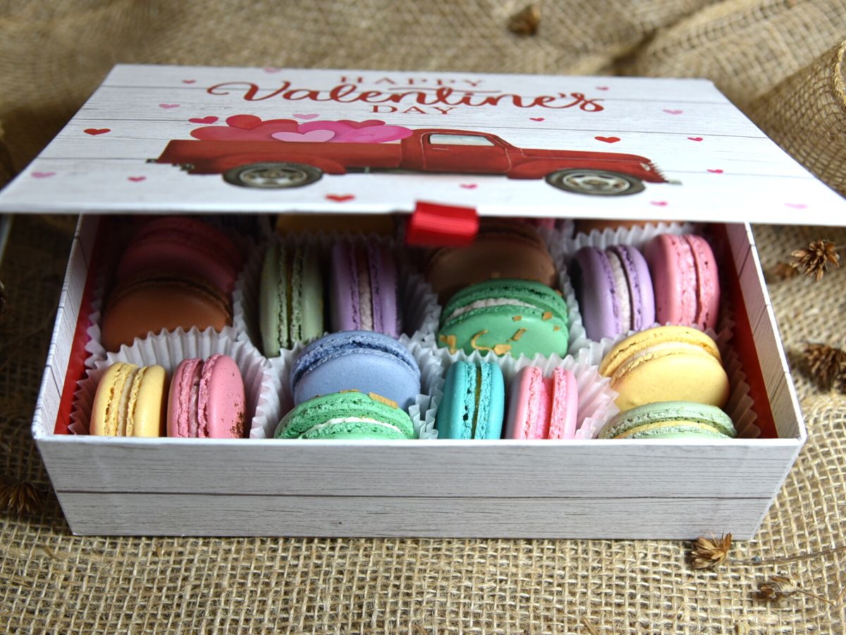 #8 Valentine's Day Macarons - DeLuxe BOX of 24 pcs