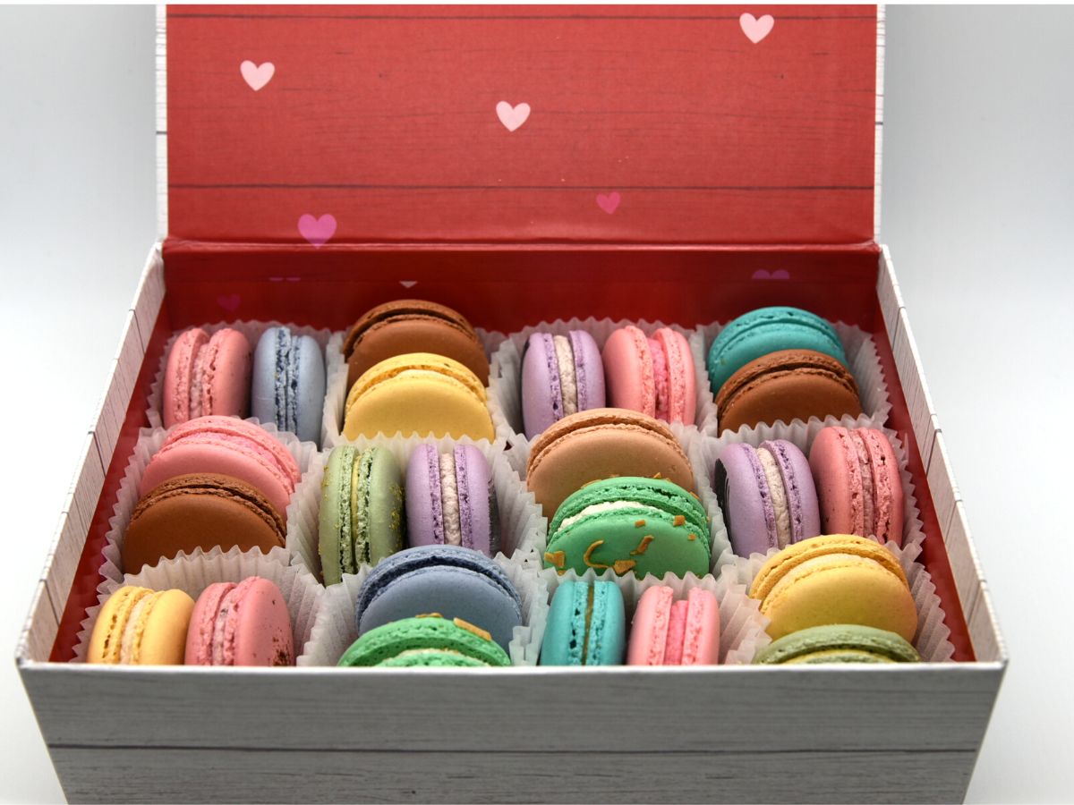 #8 Valentine's Day Macarons - DeLuxe BOX of 24 pcs